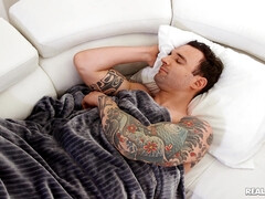 Enthousiasteling, Slaapkamer, Pijpbeurt, Lul, Sperma in gezicht, 1 man 2 vrouwen, Hakken, Zoenen