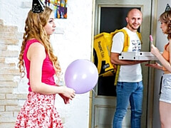 18 años, Culo grande, Verga grande, Tetas grandes, Mamada, Estilo perrito, Flaco, Adolescente