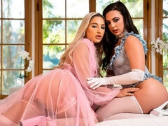 Arsch, Blondine, Fingern, Lesbisch, Masturbation, Milf, Strümpfe, Entkleiden