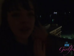 Leie, Fussjob, Freundin, Handjob, Öl, Im freien, Piercing, Pov