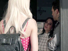 Kinderhüterin, Blasen, Küssen, Tätowierung, Flotter dreier