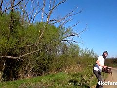 デカチン, 着衣女と全裸男, エロ熟女, オナニー, アウトドア, 公共, 叫ぶ, タトゥー