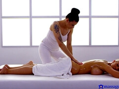 Блондинки, Чешки, Поцелуи, Лесбиянка, Лизание, Масло, Тату, Влажная