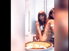 お尻, 茶髪の, 自家製, キッチン, レズビアン, 小柄, いじめ, オッパイの