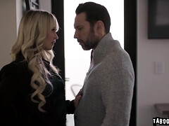 Real estate agent Lilly Bell had an energetic sex