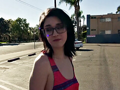 Blasen, Braunhaarige, Brille, Handjob, Im freien, Pov, Muschi