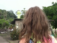 Enthousiasteling, Bruinharig, Flashing, Vriendin, Buiten, Openbaar, Tieten likken, Nat