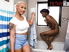 Cul, Gros seins, Noire, Blonde, Sucer une bite, Noir ébène, Doigter, Maman