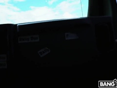 Amateur, Gros cul, Sucer une bite, Bus, Plantureuse, Éjaculer dans la bouche, En levrette, Rasée