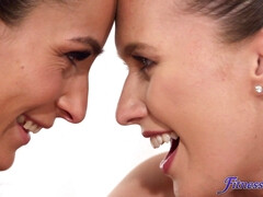 Cunnilingus, Negro, Europeo, Gimnasio, Lesbiana, Perforación, Nalgadas, Tatuaje