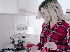 18 jaar, Grote kont, Blond, Pijpbeurt, Moeder die ik wil neuken, Moeder, Gezichtspunt, Stiefmoeder