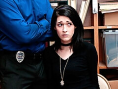 Sucer une bite, Brunette brune, Attrapée, En levrette, Branlette thaïlandaise, Chaussures, Adolescente, Uniforme