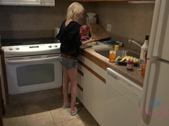 Amateur, Rubia, Tacones, Pov, Coño, Ducha, Flaco, Fumando