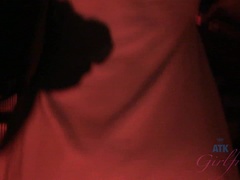 Salle de bains, Sucer une bite, Brunette brune, Petite amie, Piercing, Pov, Chatte, Nénés