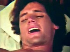 Nana, Grosse bite, Sucer une bite, Brunette brune, Tir de sperme, Hard, Nénés, Rétro ancien