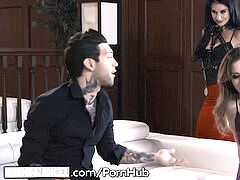 Emo jongen, Hakken, Klein, Realiteit, Geschoren, Tatoeage, Trio, Tieten likken