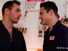 In den arsch, Braunhaarige, Handjob, Hardcore, Hd, Muskel, Ablutschen, Tätowierung