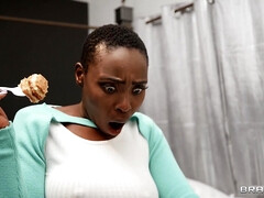 18 ans, Nana, Gros cul, Sucer une bite, Interracial, Adolescente, Plan cul à trois, Nénés