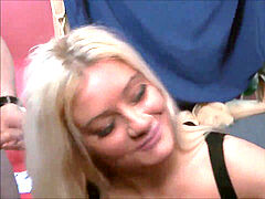 Sucer une bite, Bukkaké, Tir de sperme, Faciale, Partouze, Groupe, Fête