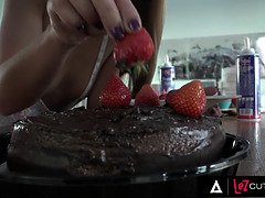 Анальный секс, Большие сиськи, Брюнетки, Пальцем, Лесбиянка, Лизание, Киски, Втроем