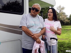 Tetas grandes, Mamada, Pajear, Lamidas, Al aire libre, Coño, Falda, Nalgadas