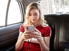 Noire, Blonde, Sucer une bite, En levrette, Interracial, Embrassement, Rasée, Adolescente