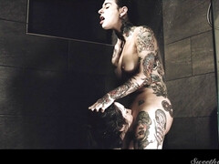 Braunhaarige, Hochschule, Hd, Lesbisch, Lecken, Natürlichen titten, Piercing, Muschi