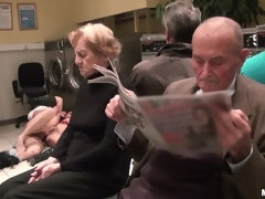 Leie, Spermaladung, Aufs gesicht abspritzen, Fingern, Behaart, Natürlichen titten, Öffentlich, Solo