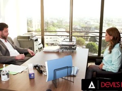 Anal, Cul, Gros seins, Sucer une bite, Gorge profonde, En levrette, Bâillonner, Bureau