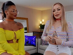 Grosse titten, Schwarz, Blondine, Schwarz, Lecken, Jungendliche (18+), Titten, Spielzeuge