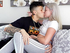 Blond, Pijpbeurt, Hondjeshouding, Natuurlijke tieten, Mager, Tatoeage, Tiener, Tieten likken