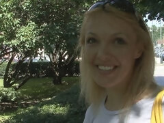 Cul, Blonde, Sucer une bite, En levrette, Branlette thaïlandaise, Pov, Rasée, Adolescente