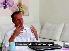 Sucer une bite, Grossier, Médecin, Branlette thaïlandaise, Léchez, Bureau, Chatte, Nénés