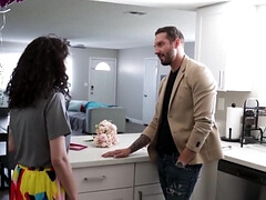 18, デカチン, デカパイ, フェラチオ, 茶髪の, 中出し, マッサージ, 禁句