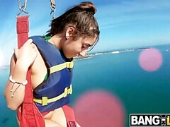 Enthousiasteling, Pijpbeurt, Bruinharig, Rondborstig, Sperma shot, Latijnse vrouw, Rijden, Geschoren