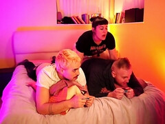 Leie, Braunhaarige, Papi, Weibliche domination, Handjob, Küche, Reif, Flotter dreier