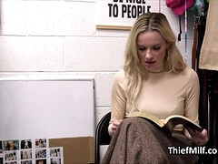 Leie, Blondine, Blasen, Geile alte tussi, Hardcore, Milf, Büro, Spion