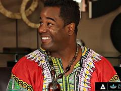 Grote mammen, Zwart, Compilatie, Zwart, Interraciaal, Latijnse vrouw, Masseren, Tieten likken