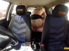 ブロンド, イギリス人, チン, 眼鏡, ヒール, アウトドア, おもらし, オッパイの