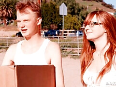 Gros cul, Grosse bite, Gros seins, Sucer une bite, En levrette, 2 femmes 1 homme, Adolescente, Plan cul à trois