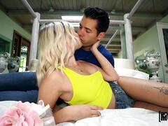 Leie, Tussi, Schlafzimmer, Blondine, Lecken, Natürlichen titten, Muschi, Realität