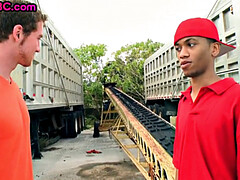 Noire, Noir ébène, Homosexuelle, Poilue, De plein air, Actrice du porno, Public, Tatouage