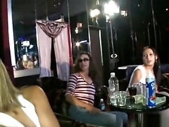 Asiatisch, Braunhaarige, Vollbusig, Aufs gesicht abspritzen, Gruppe, Handjob, Nippel, Muschi