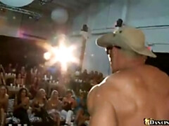 18 летние, Жопа, Одетые девушки голые парни, Группа, Белье, Вечеринка, Стриптиз, Дразнящие