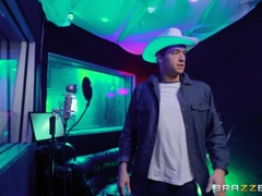 Grosser arsch, Grosse titten, Paar, Absätze, Muschi, Rock, Stiefmutter, Tanga