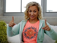 Grote kont, Blond, Pijpbeurt, Likken, Masturbatie, Kut duiken, Tatoeage, Tieten likken