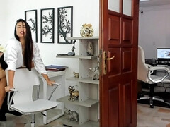 Grosse titten, Vollbusig, Sperma im mund, Spermaladung, Hardcore, Latina, Büro, Titten