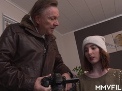 Brunette brune, Branlette thaïlandaise, Hard