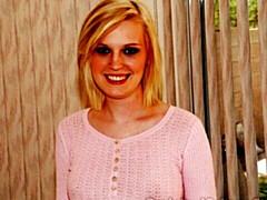 Gros cul, Grosse bite, Gros seins, Blonde, Sucer une bite, En levrette, Cheveux courts, Maigrichonne