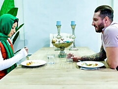 18 jaar, Arabisch, Grote kont, Grote lul, Hondjeshouding, Natuurlijke tieten, Tiener, Tieten likken